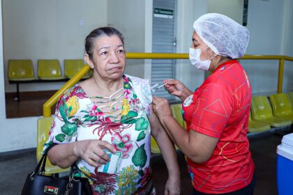 Idosos e imunossuprimidos já podem tomar reforço com bivalente