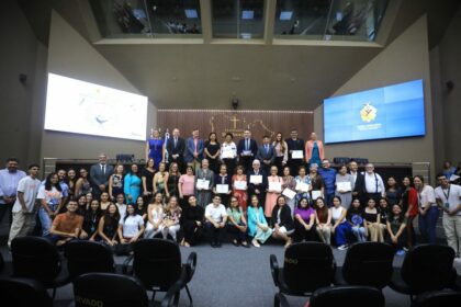 Assembleia Legislativa realiza homenagem à Escola de Enfermagem de Manaus, proposta por Sinésio Campos