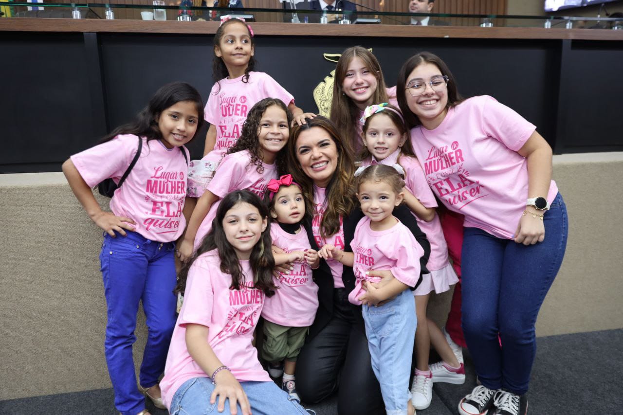 Acenando ao futuro, deputada Alessandra Campelo reúne meninas e apresenta balanço da Procuradoria da Mulher da Aleam