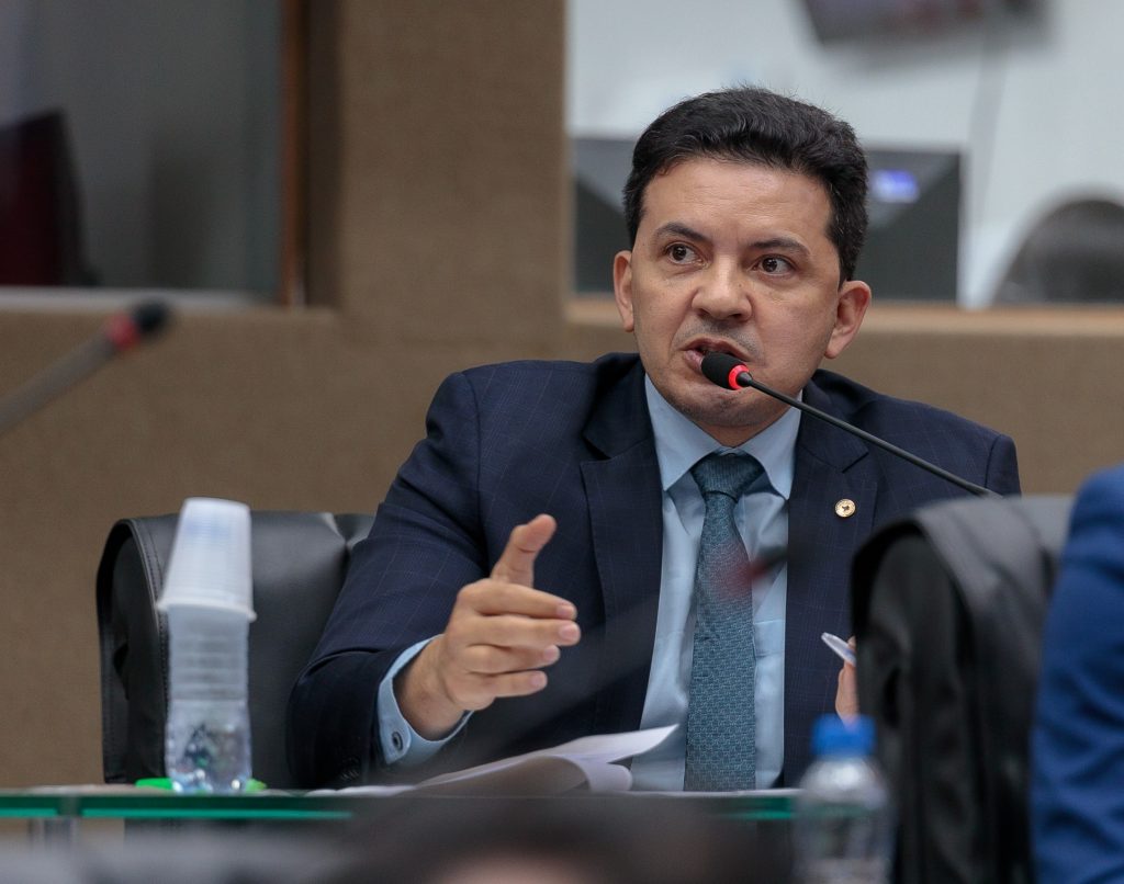 Projetos de Lei do deputado Delegado Péricles que beneficiam à população do Amazonas seguiram para sanção do Governo