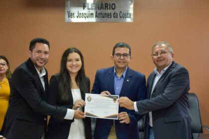 Deputado João Luiz recebe Título de Cidadão de Codajás