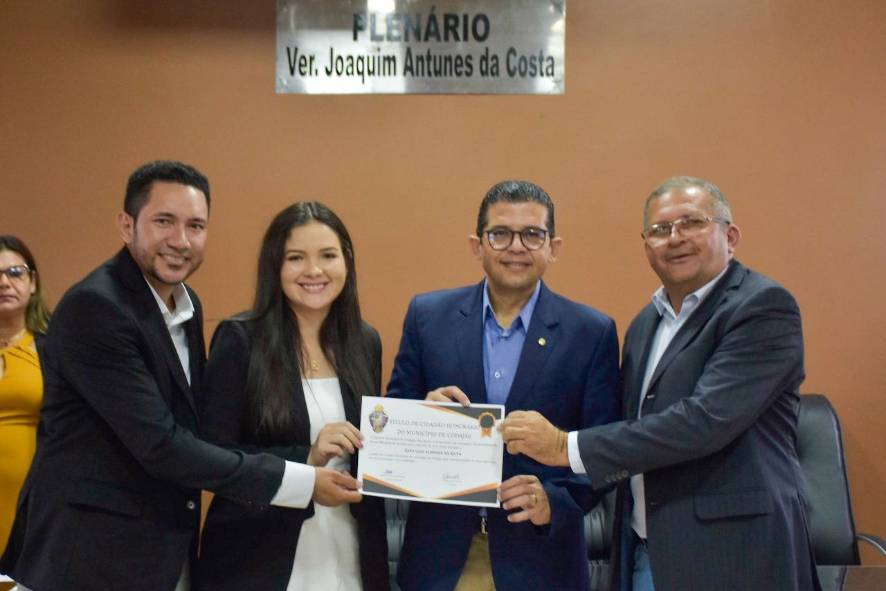 Deputado João Luiz recebe Título de Cidadão de Codajás