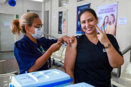 Prefeitura oferta a aplicação de doses contra a Covid-19