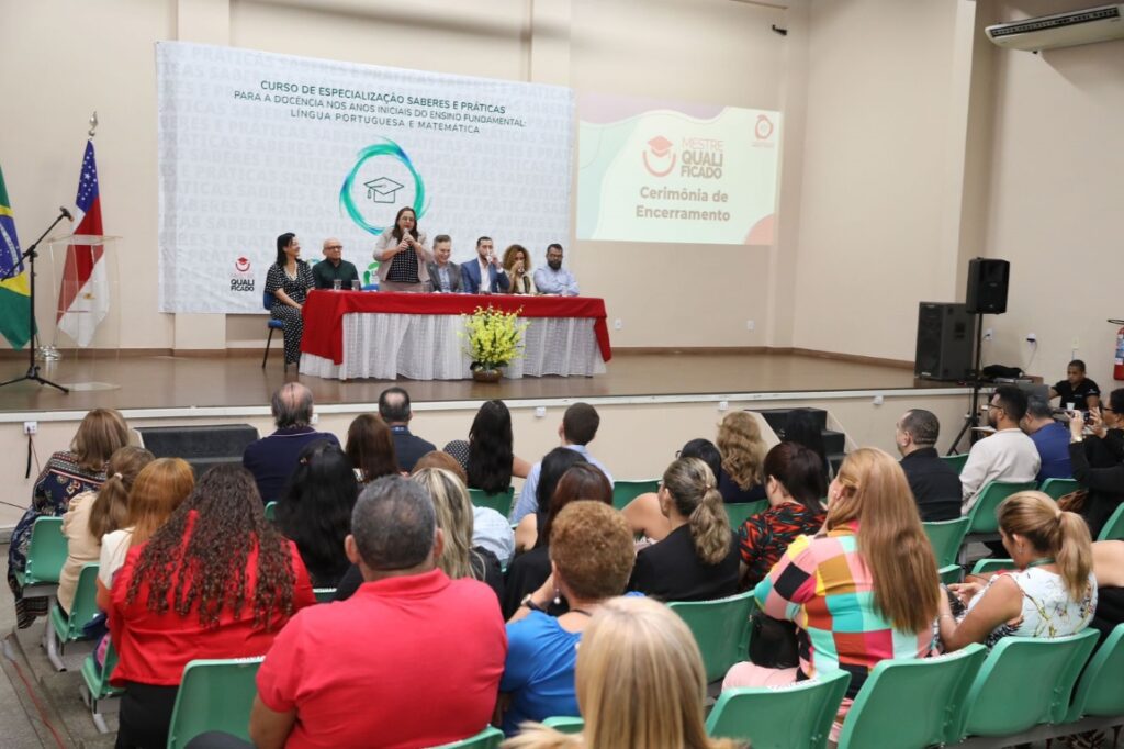 Mais de 2 mil professores concluem curso promovido pela UEA e Secretaria de Educação