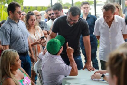 Em pouco mais de um ano, governo Wilson Lima reassenta mais de mil famílias das comunidades da Sharp e Manaus 2000