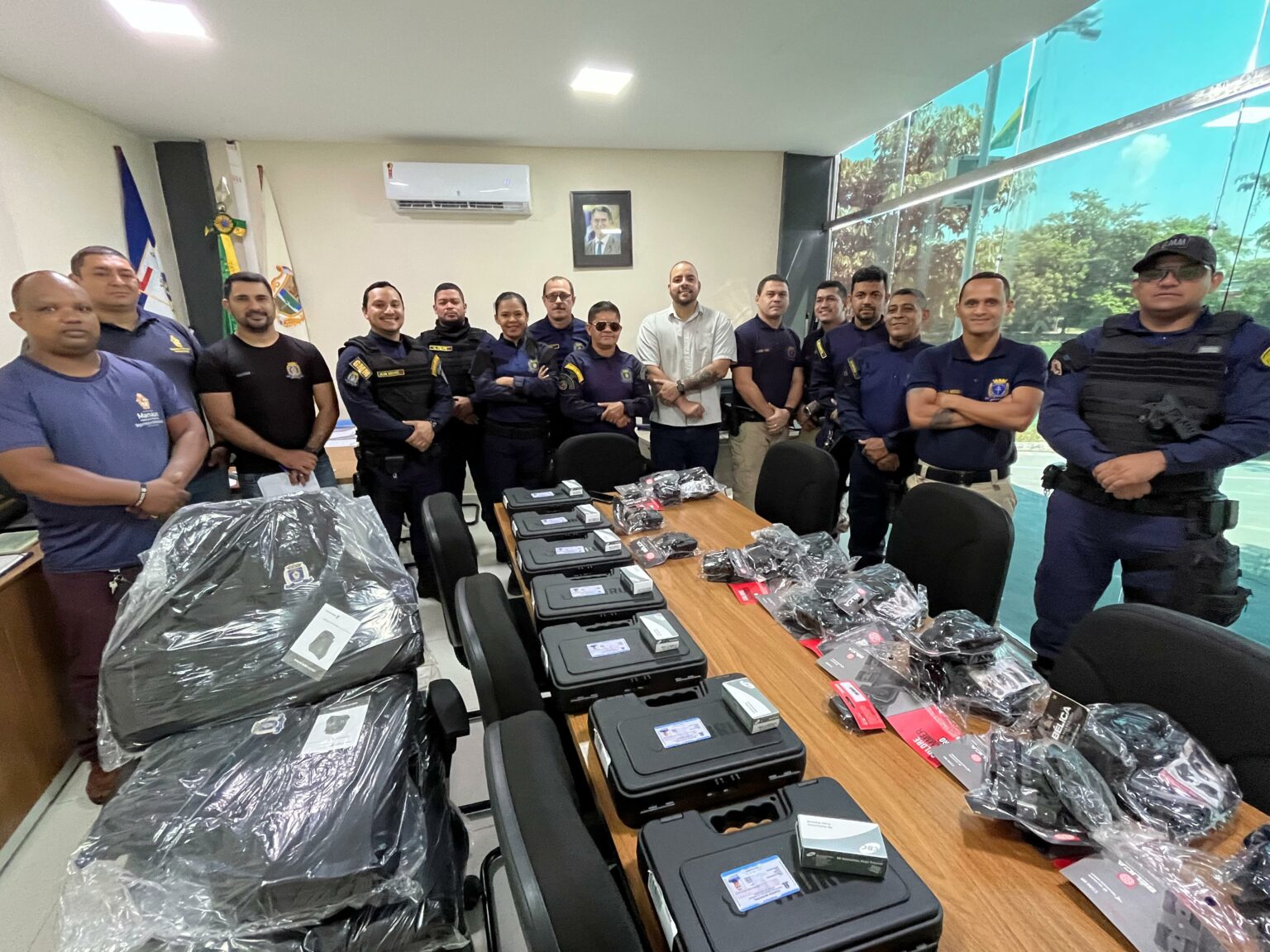 Prefeitura entrega equipamentos a aprovados em capacitação