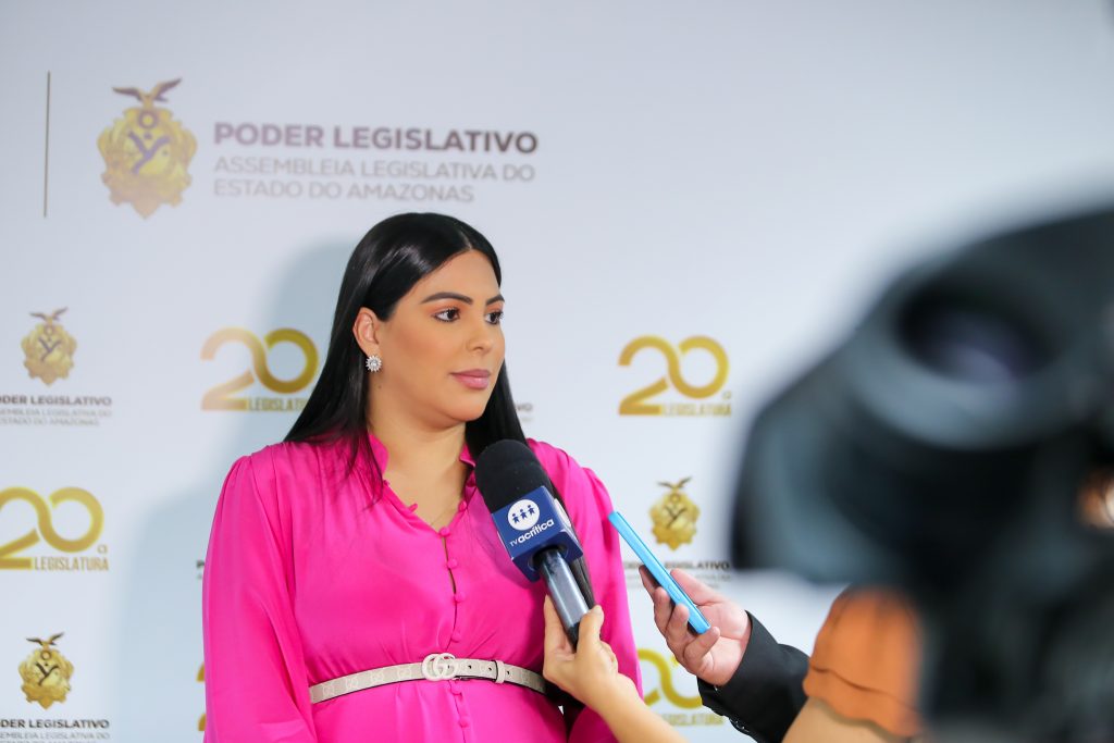 Assembleia aprova mais cinco projetos da deputada estadual Mayra Dias