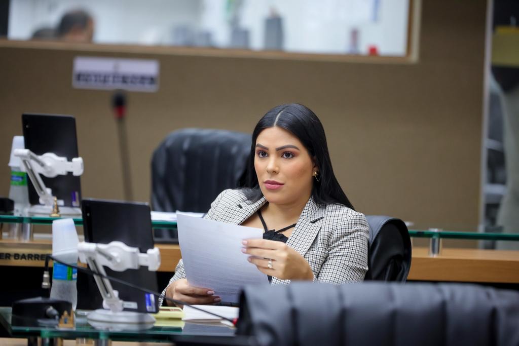 Deputada Mayra Dias propõe lei para fortalecer direitos de crianças com apraxia de fala na infância