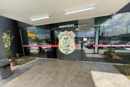 PC-AM prende homem por manter ex-namorada em cárcere privado