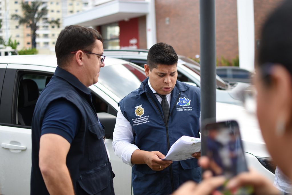Comissão de Defesa do Consumidor da ALEAM com o Procom/AM autuam a empresa Fábrica de Eventos por Descumprimento de Legislação 