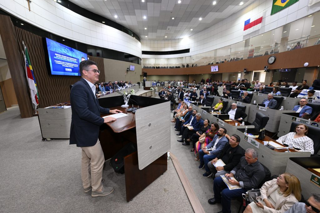 Prefeito participa de sessão solene