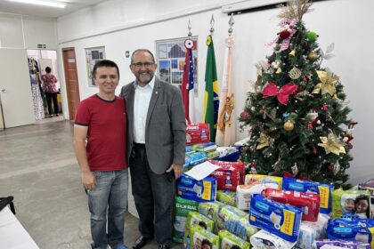 Semad entrega donativos arrecadados no mês do Servidor ao FMS