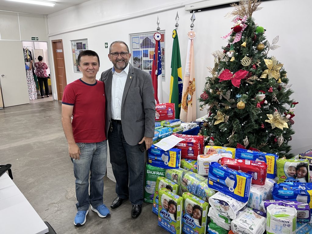Semad entrega donativos arrecadados no mês do Servidor ao FMS