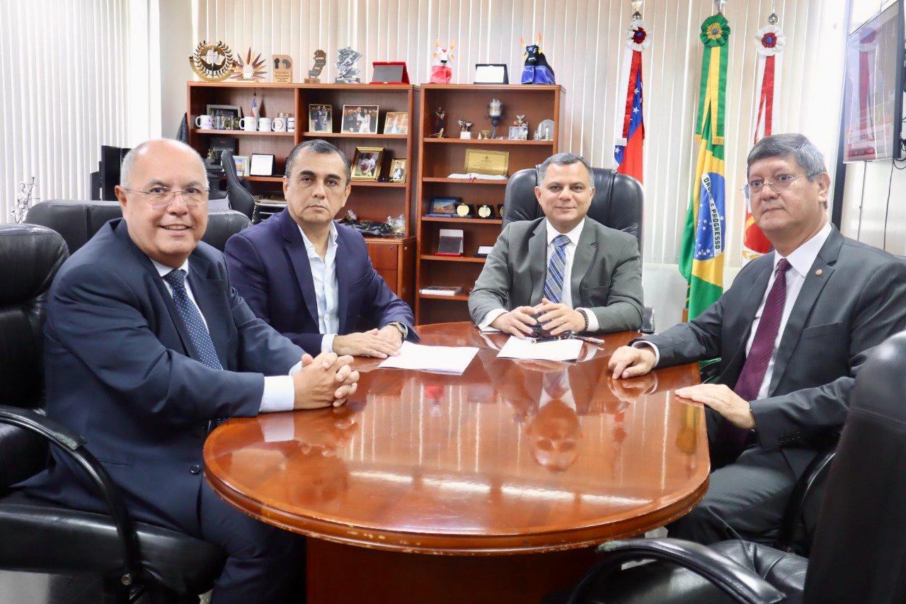 Prefeitura firma acordo com MPE-AM para sinalização de trânsito