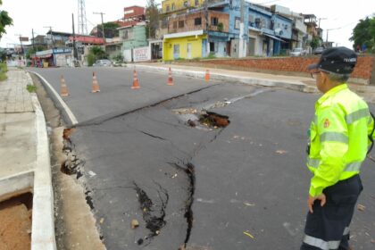 Obra emergencial altera linhas de ônibus e trânsito na zona Oeste de Manaus