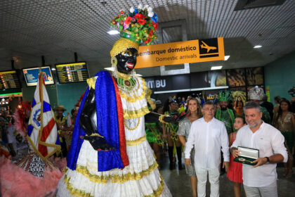 Kamélia recebe a ‘chave da cidade’ e abre oficialmente o Carnaval