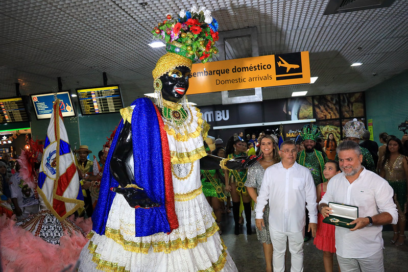 Kamélia recebe a ‘chave da cidade’ e abre oficialmente o Carnaval