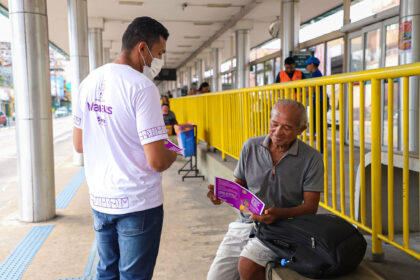 Ação educativa no Terminal 1 para alertar sobre a hanseníase