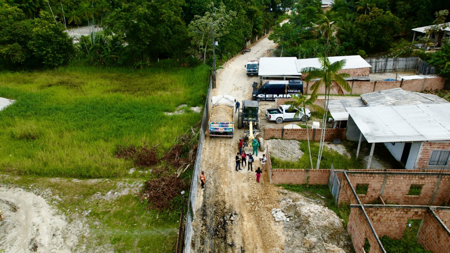 Prefeitura instaura operação de infraestrutura no Val Paraíso