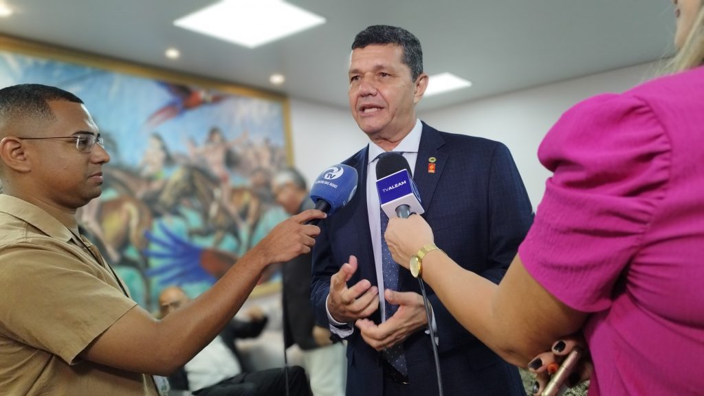 Dan Câmara critica a precariedade estrutural em portos e aeroportos do Amazonas