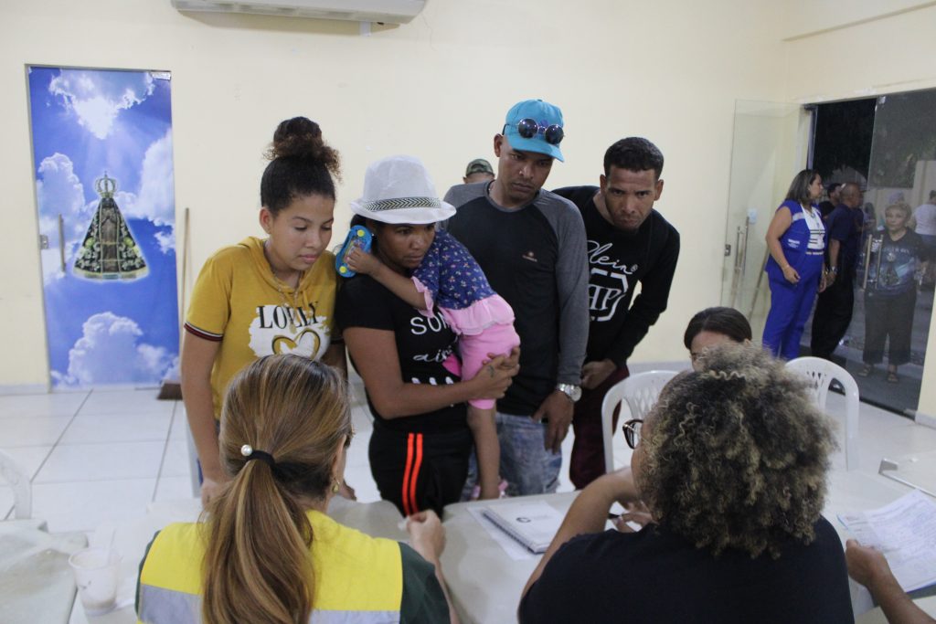 Prefeitura atende famílias vítimas de incêndio no bairro do Céu