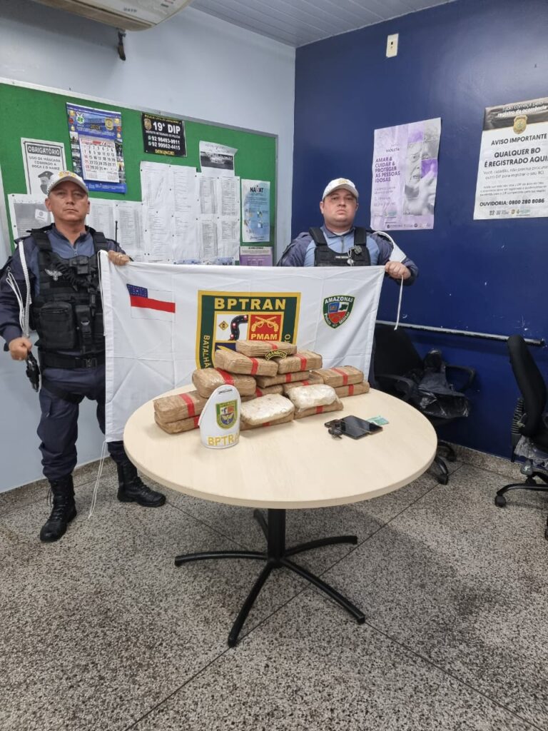 Polícia Militar do Amazonas prende trio com 17 tabletes de drogas, no Iranduba