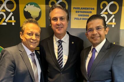 Deputado João Luiz parabeniza o novo presidente da Unale, em Brasília