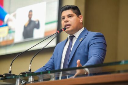 Deputado Mário César Filho celebra sanção da Lei que facilita o cancelamento de serviços on-line no Amazonas