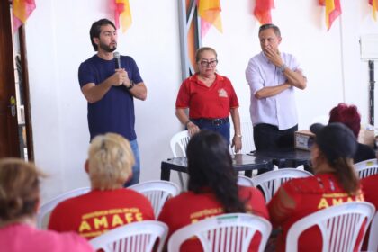 Diego Afonso visita a AMAFF e entrega certificados de cursos oferecidos pela associação