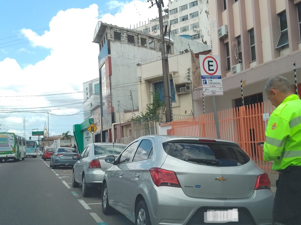 Prefeitura fiscaliza o uso indevido de vagas especiais