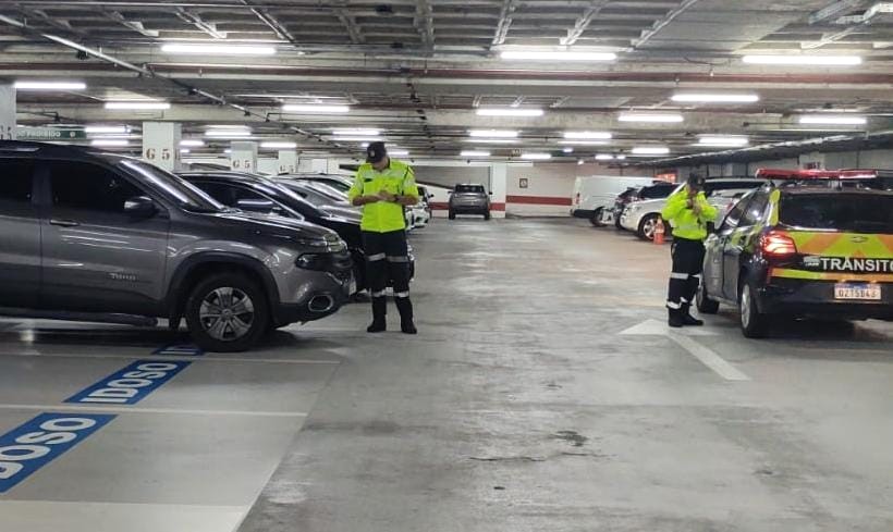 Fiscalização da Prefeitura reforça respeito às vagas especiais