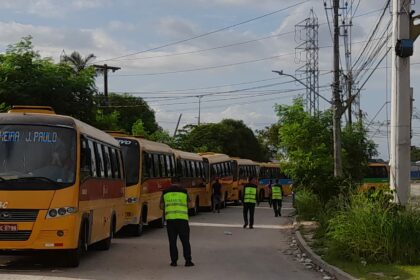 Prefeitura autua micro-ônibus alternativo por irregularidade