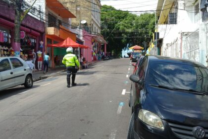 Prefeitura fiscaliza estacionamento irregular no centro de Manaus