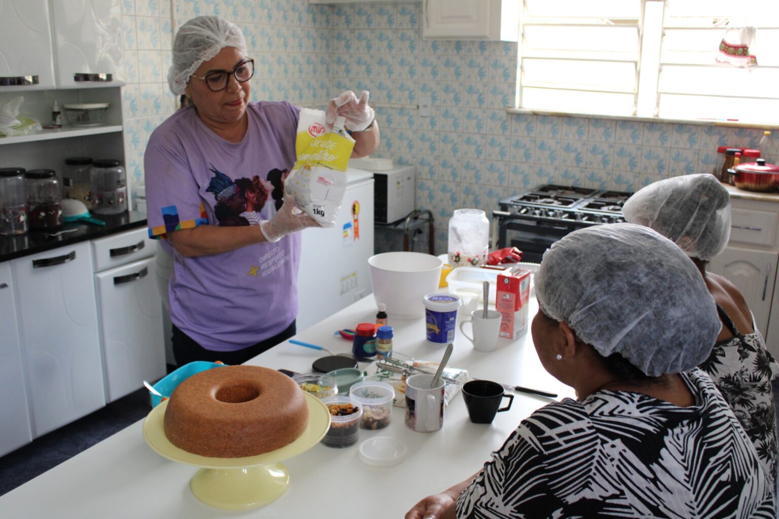 Prefeitura realiza oficina de bolos para mulheres