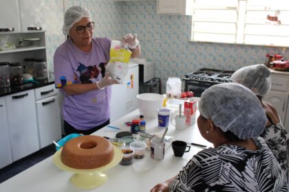 Prefeitura realiza oficina de bolos para mulheres