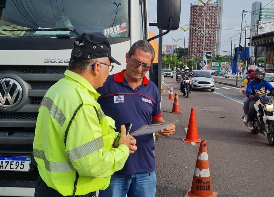 Operação da Prefeitura coíbe circulação de veículos pesados