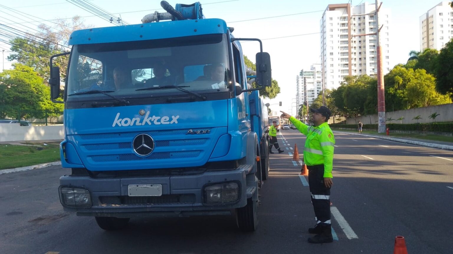 Fiscalização da prefeitura autua 14 veículos por irregularidades
