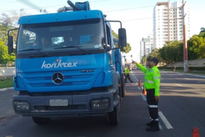 Fiscalização da prefeitura autua 14 veículos por irregularidades
