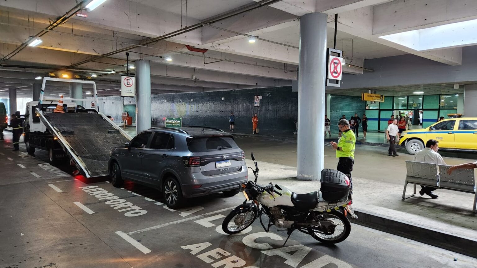 Operação de fiscalização para coibir estacionamento irregular