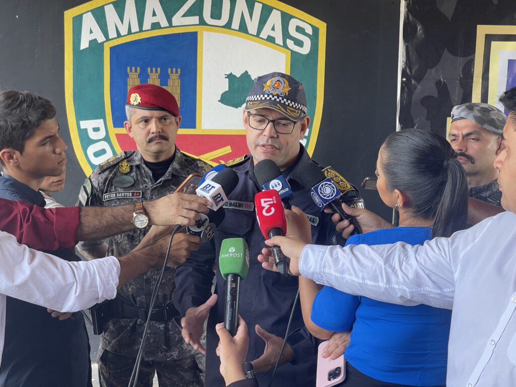 Polícia Militar do Amazonas prende homem com três fuzis na zona sul