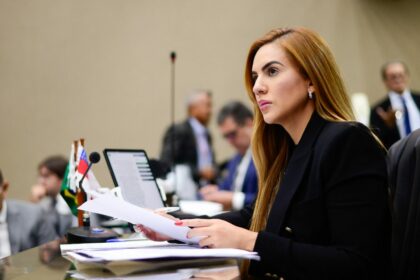 Parlamentar mais jovem da Aleam, Débora Menezes tem boa produtividade em seu primeiro ano de mandato