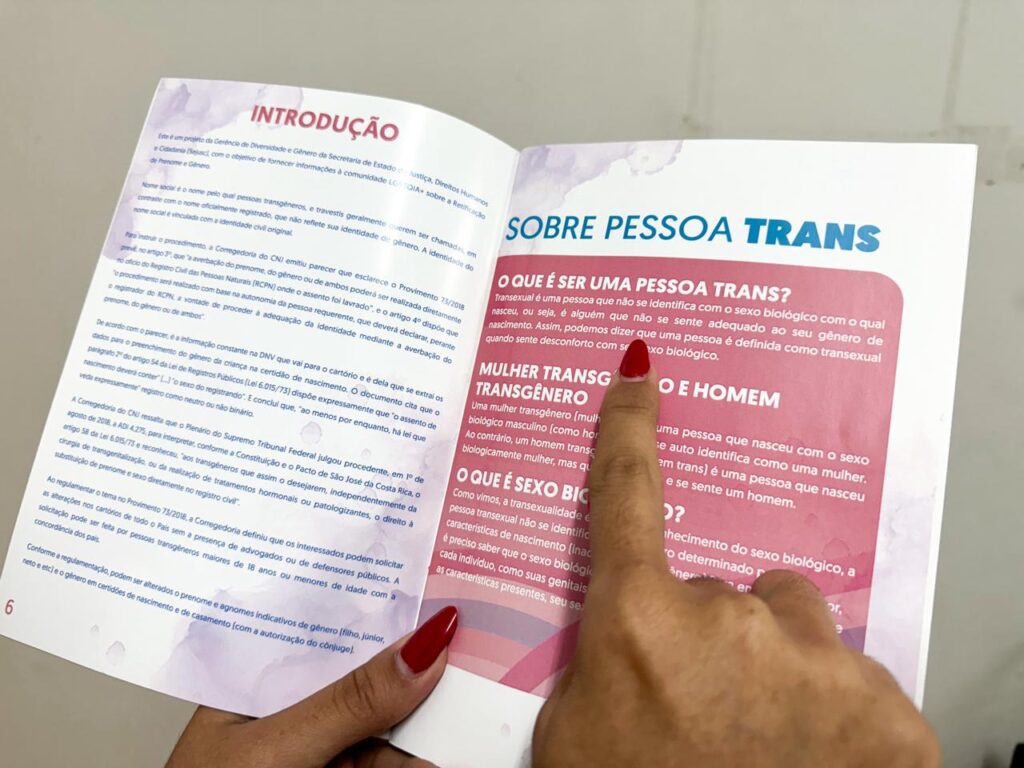 Dia Nacional da Visibilidade Trans: Sejusc auxilia na retificação de nome de pessoas trans no estado