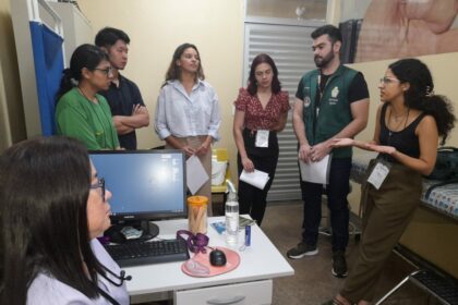 Alunos de curso internacional visitam UBS