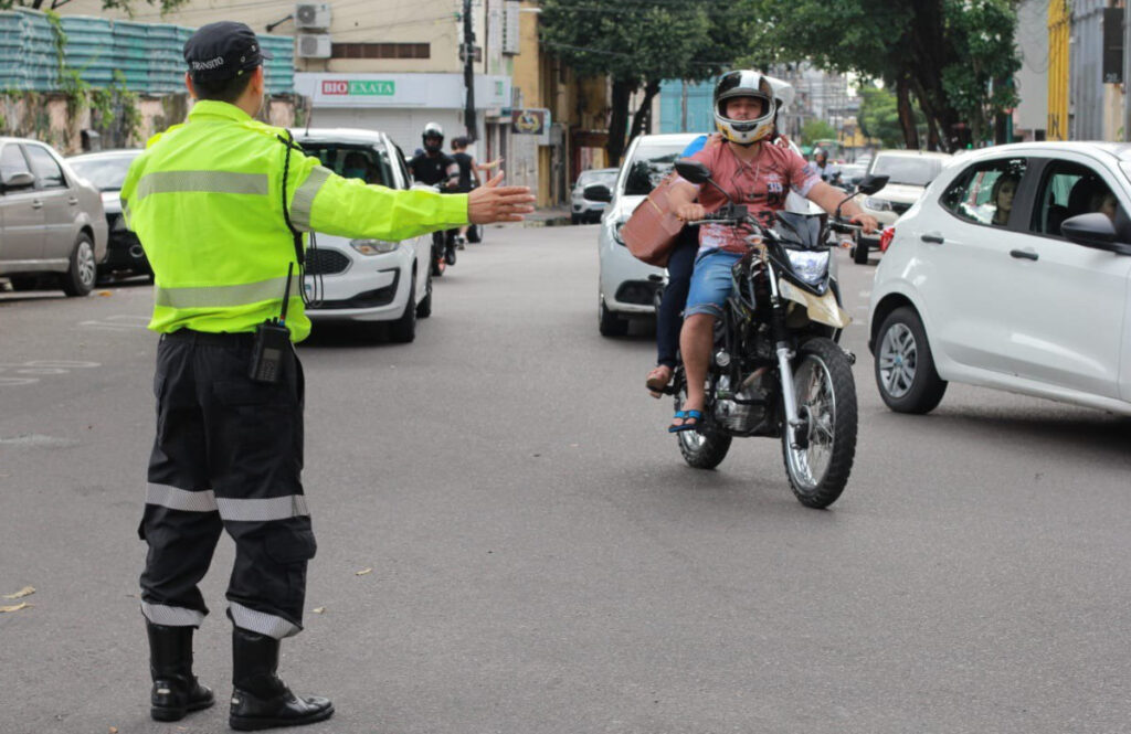 Ações de fiscalização mais efetivas para motociclistas em Manaus