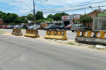 Prefeitura instala divisores de pista na avenida Silves