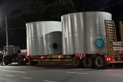 Detran-AM: Fiscalização remove carreta e caminhão que transportavam carga de forma irregular no Rapidão Rodoanel