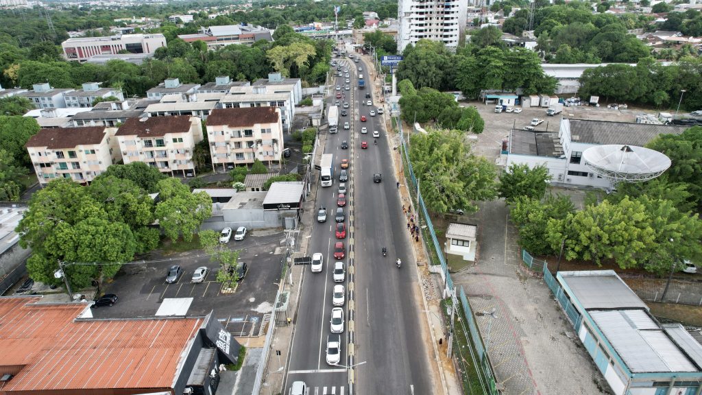 Obra de alargamento da avenida Ephigênio Salles