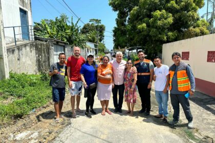 Com apoio de Alonso Oliveira, rua do Puraquequara recebe serviço de pavimentação