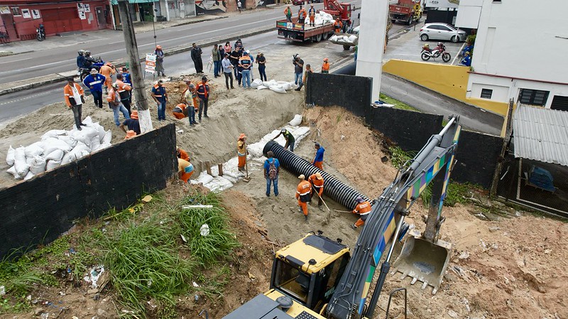 Prefeitura executa 60% da obra na avenida Constantino Nery