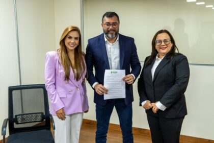 A pedido de Débora Menezes, Wilson Lima assina decreto que cria Programa Estadual das Escolas Cívico-Militares no Amazonas